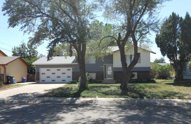 ALL PROSPECTIVE TENANTS MUST SUBMIT A $58 NON-REFUNDABLE APPLICATION FEE PER APPLICANT ONLINE AND BE PRE-QUALIFIED PRIOR TO ANY SHOWINGS photos photos