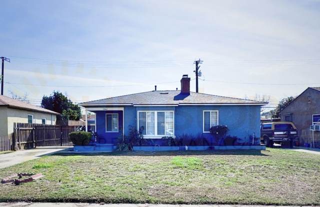 1542 Meserve St photos photos