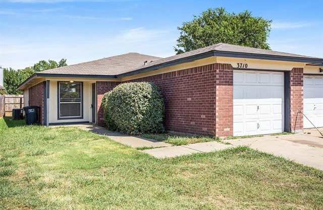 3710 Hulen Park Circle Gallery 2