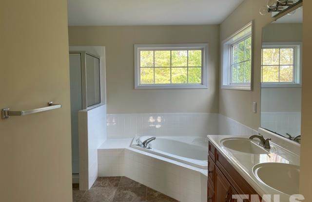 2202 Wild Apple Court Gallery 4