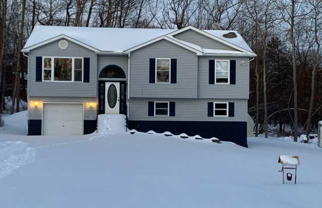 540 Cleaview Dr Drive - 540 Clearview Drive, Emerald Lakes, PA 18334