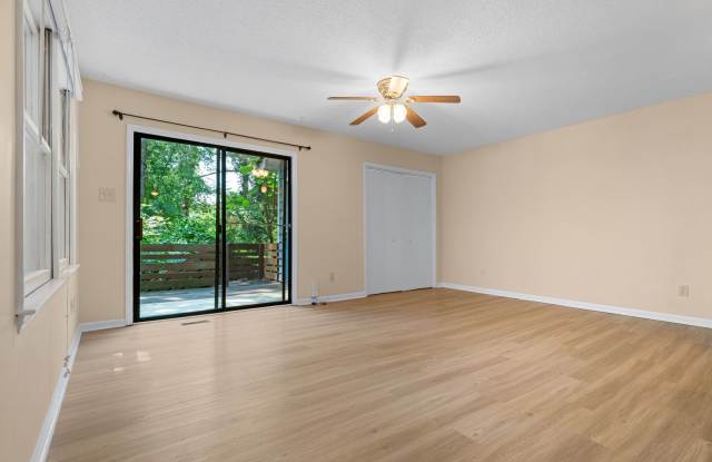 TWO WEEKS OFF RENT! Two Bedroom Townhome with Private Wraparound Deck in Carrboro! Gallery 3