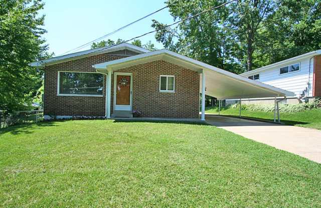 3 Bedroom House Close to Campus - 1413 Carter Street, Cape Girardeau, MO 63701