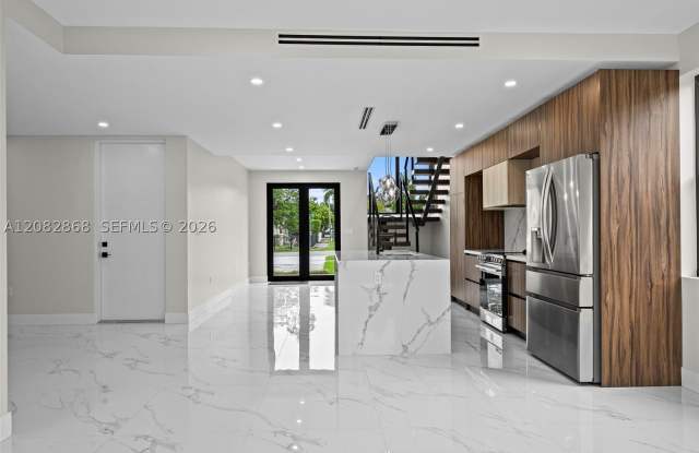 4026 SW 9th Ter Gallery 3