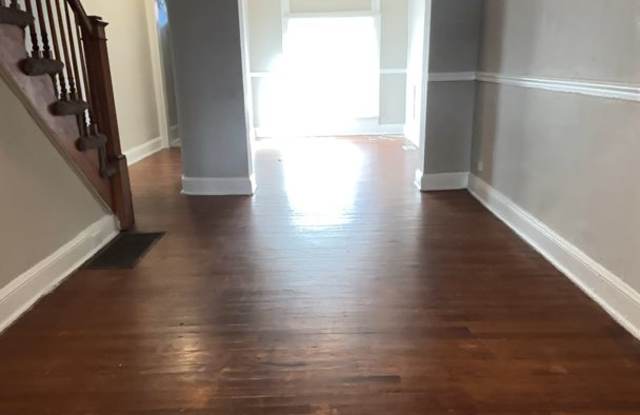 Lovely Two Bedroom!!! Gallery 4