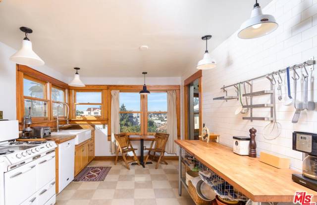 1456 West SUNSET Gallery 4
