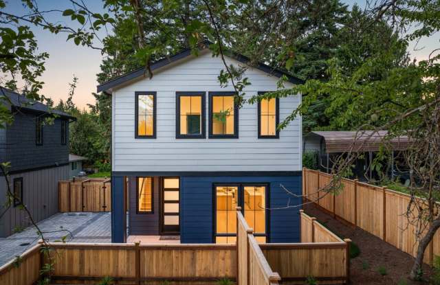 3Bd/2.25Ba Kirkland Townhome Gallery 1