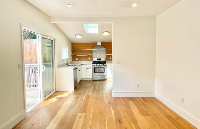 Remodeled Off Street Cottage 2BR/1BA Private Garden Exclusive Deck – 29th St @ Castro - 620 29th Street, San Francisco, CA 94131