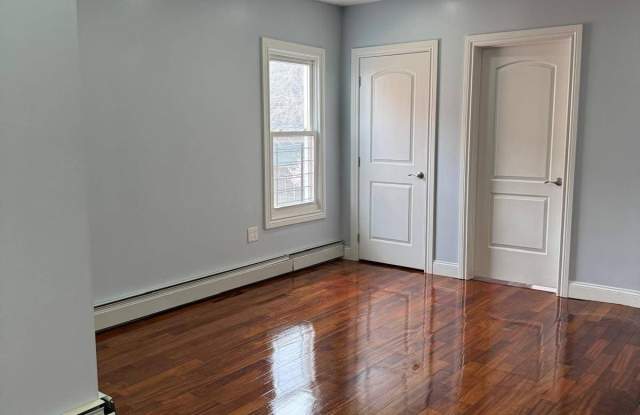 818 E 216 Gallery 3