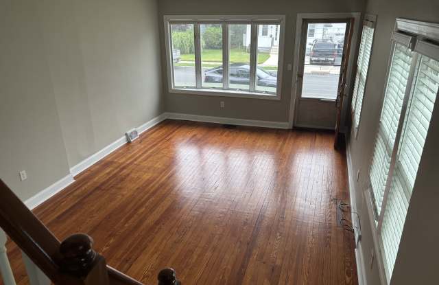 222 Emerald Avenue Gallery 4
