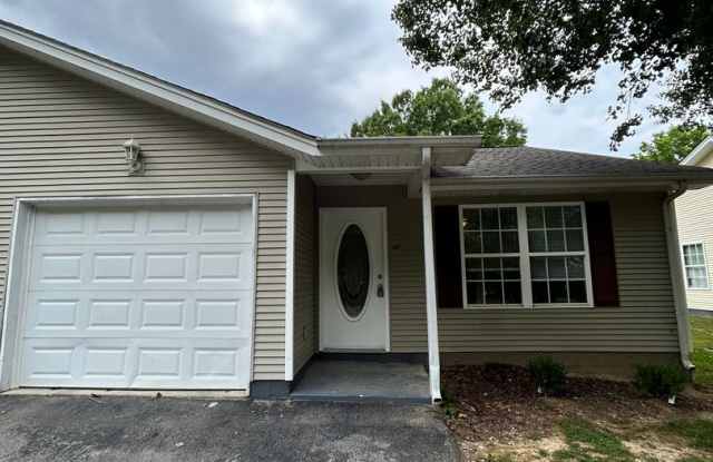 Charming 2 Bed, 1 Bath, 1 Car Garage, Covered Patio in Private Neighborhood! photos photos