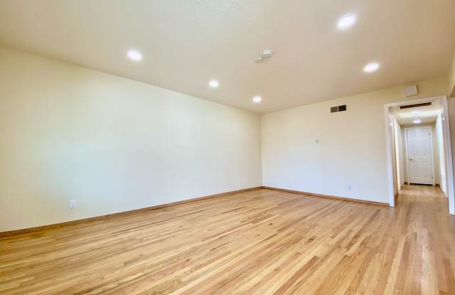 5025 Carm Avenue Gallery 3