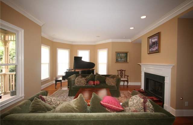 1238 N Avenue NE Gallery 2
