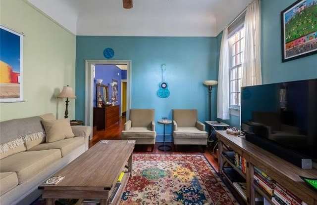 723 LOUISA Street Gallery 2