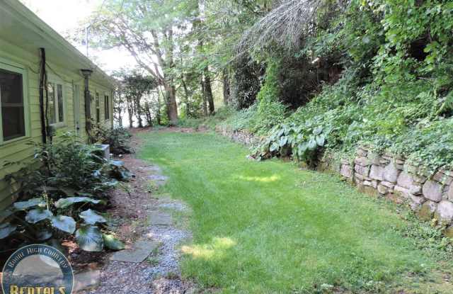 3bd/2ba Ranch-Style Home Central to Boone Gallery 3
