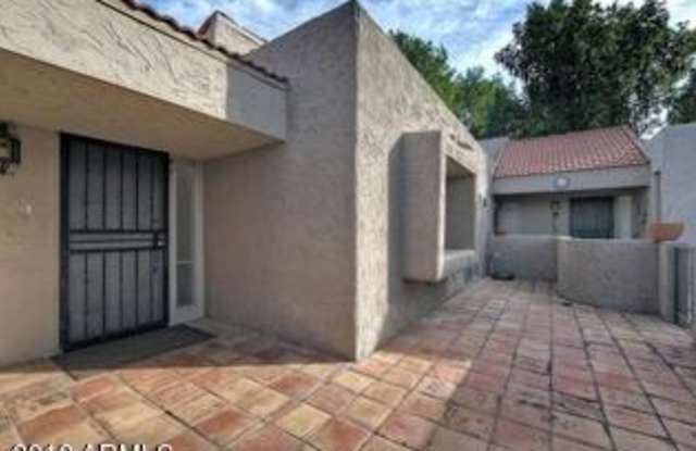 7001 N VIA CAMELLO DEL SUR Drive Gallery 3