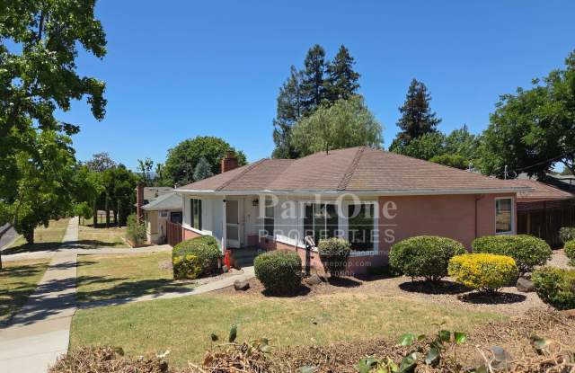 Super Cute and Updated Cottage near Downtown photos photos