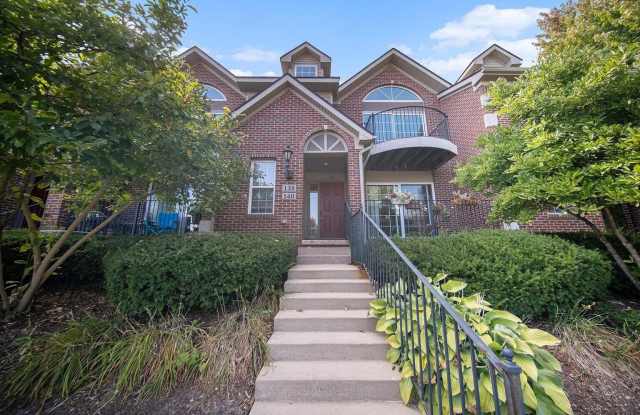 138 W Oakbrook Drive - 138 West Oakbrook Drive, Ann Arbor, MI 48103
