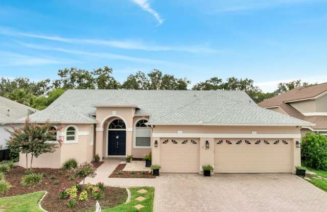 Gorgeous 4/3 with 3 car garage  pool in Waterford Lakes/Avalon Park area! photos photos