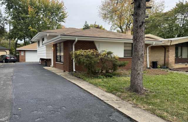 15041 Oak Street photos photos