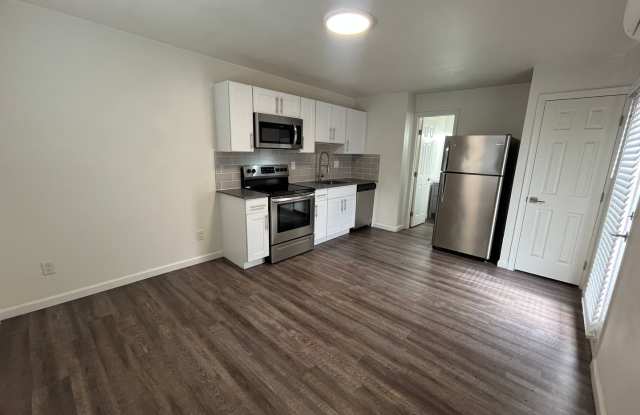 Studio - All Utilities Included - South Scottsdale/ASU! Gallery 2