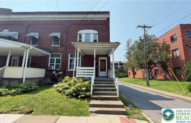 156 Hanover Gallery 1