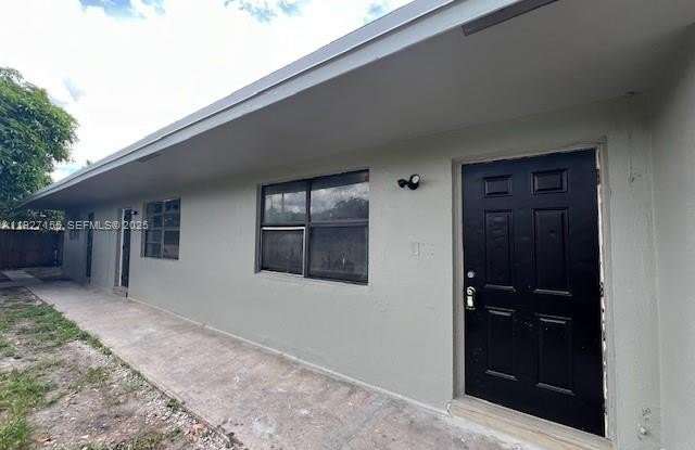 5415 NW 22nd St photos photos