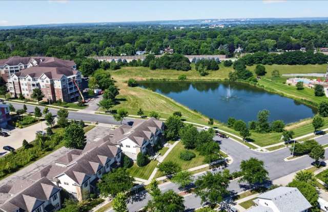 Now Leasing - Large 3 Level Apartment n Perfect Location Gallery 4