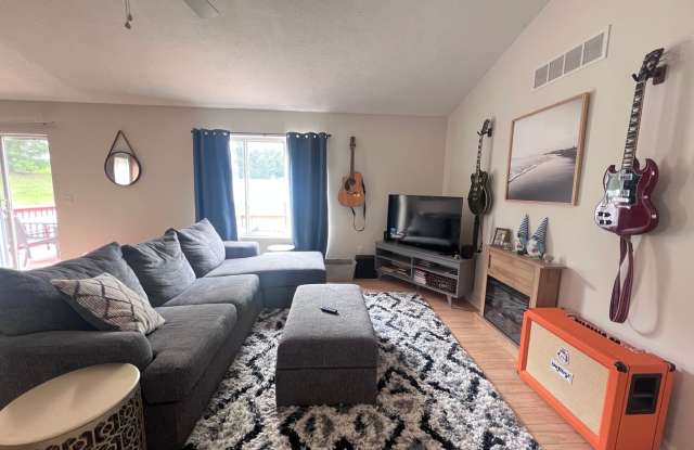 Three Bedroom Home with Central Air! Gallery 3