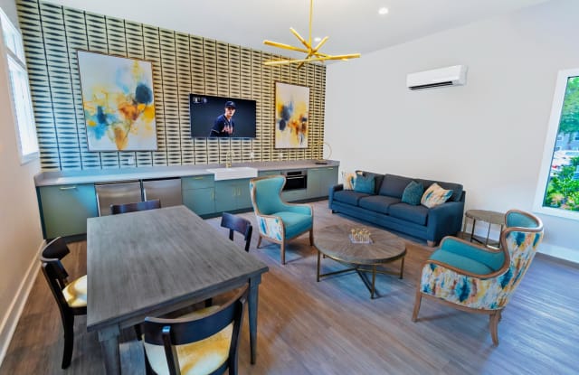 The Carlyle at Perimeter Apartments Gallery 4