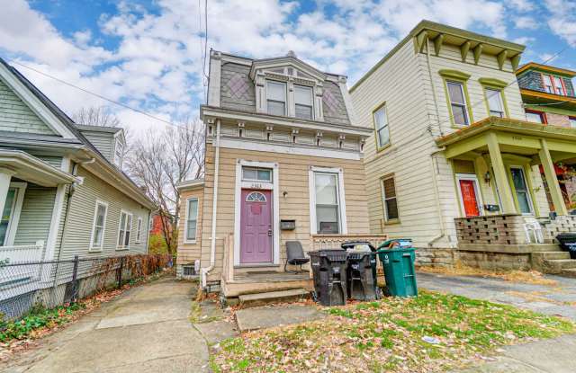 3 Bed 1 Bath House Available for 27-28 School Year! Gallery 1