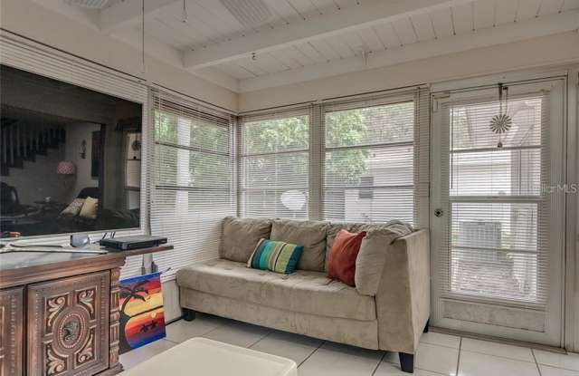 213 WESTWINDS DRIVE Gallery 4