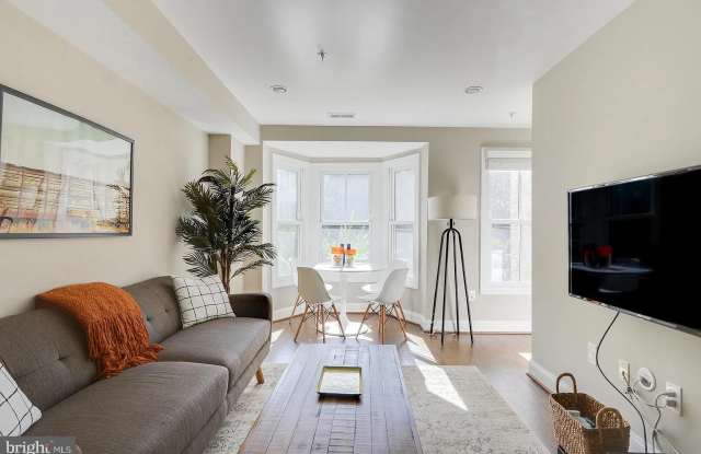 1823 S Street NW unit: 3 photos photos