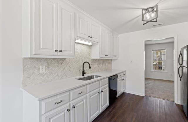 305 Whitehall Court photos photos