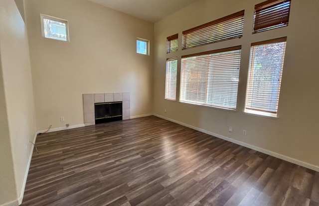 Charming 3 bedroom 2.5 Bath Home! Gallery 4