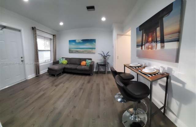 1028 S 62nd Ave photos photos