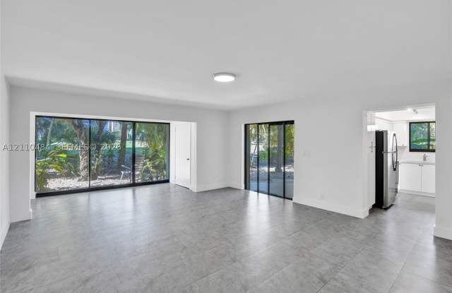 20332 NE 34th Ct Gallery 1