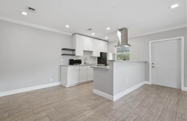 3125 Albatross Road Gallery 4