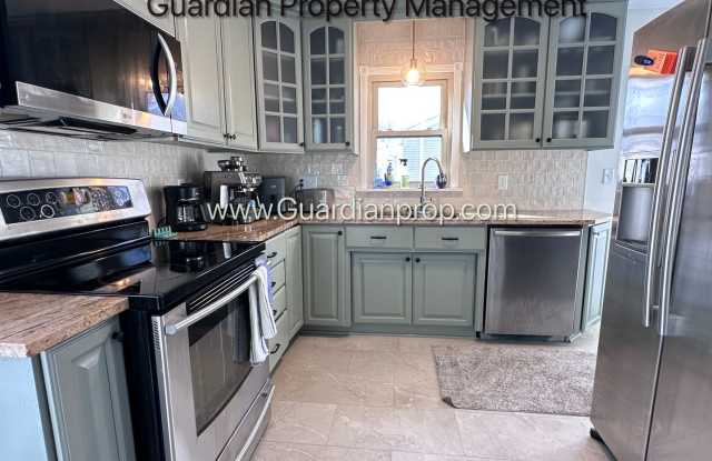 St Louis Park Single Family Home, Large Yard, 1 Car Garage, 3 Season Porch, W/D photos photos