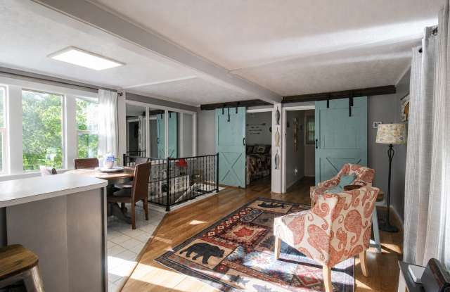 Secluded Fully Furnished or Unfurnished 3-Bedroom Cabin with Center Hill Lake Views Gallery 3