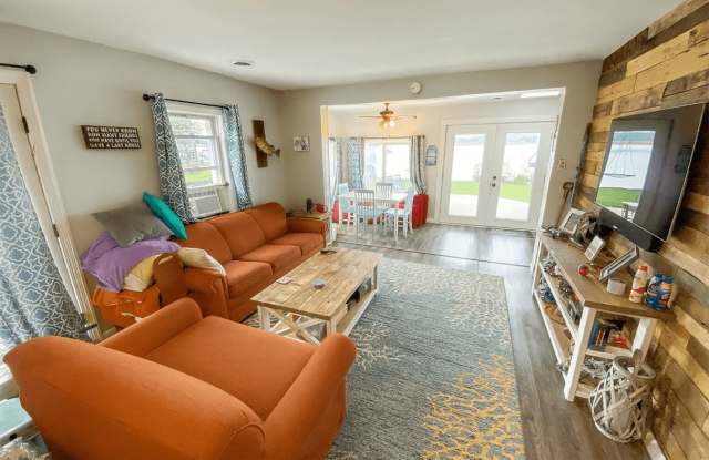 1136 Shore Dr Gallery 4
