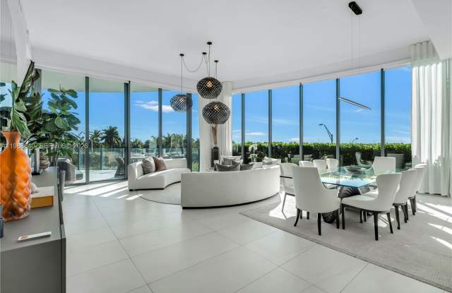 2811 S Bayshore Dr photos photos