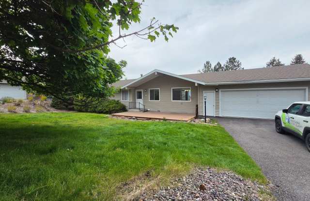 Beautiful Four Bedroom House with a Garage photos photos