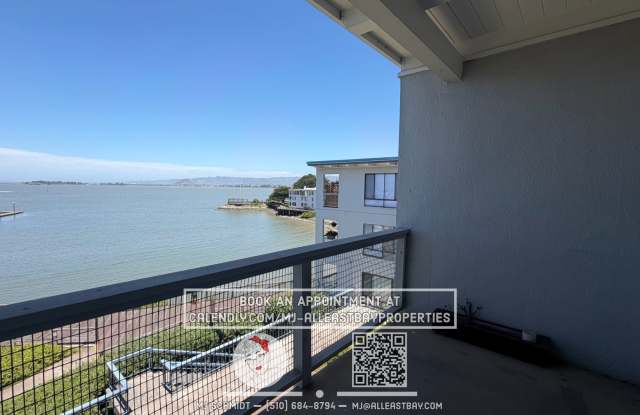 1BD/1BA in Emeryville, Features stunning marina views! Amenities, water, garbage, and 1 parking spot. 6 mpnth lease only $2200 photos photos