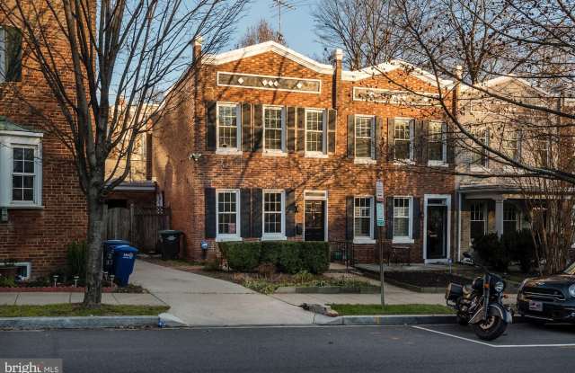 2113 37TH STREET NW - 2113 37th Street Northwest, Washington, DC 20007