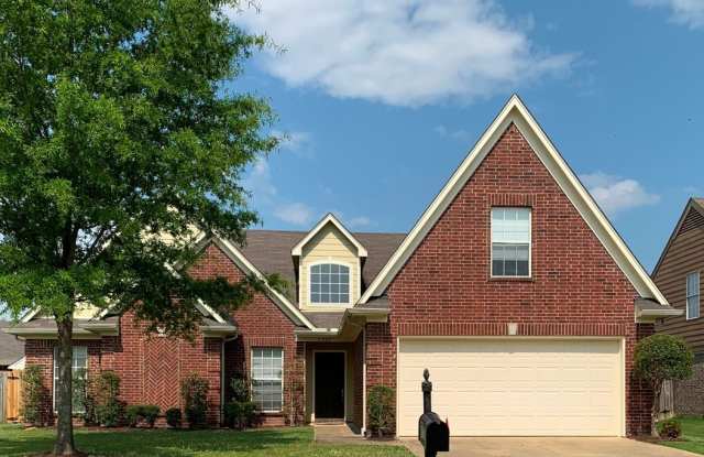 Available NOW in Snowden Grove Area! 3 BR/ 2 BA with NEW LUXURY PLANK VINYL! - 5729 Deer Ridge Drive, Southaven, MS 38672