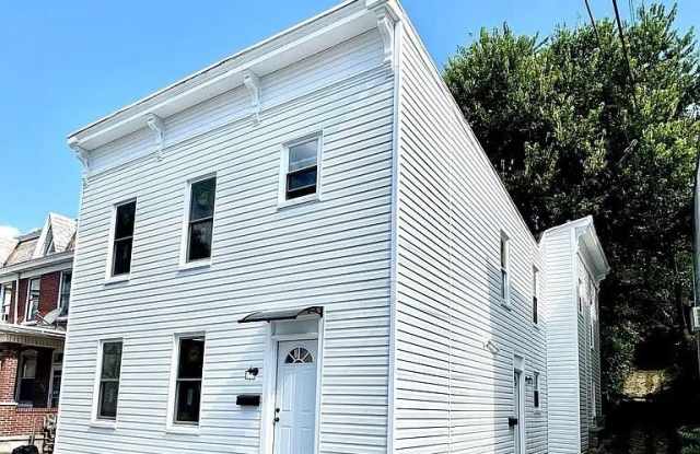 449-1 COLUMBIA Street Gallery 1