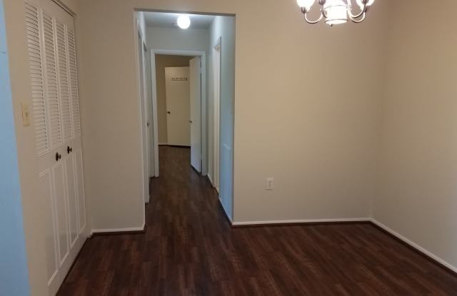2br/1.5ba with new laminate flooring, new kitchen cabinets and granite Gallery 3