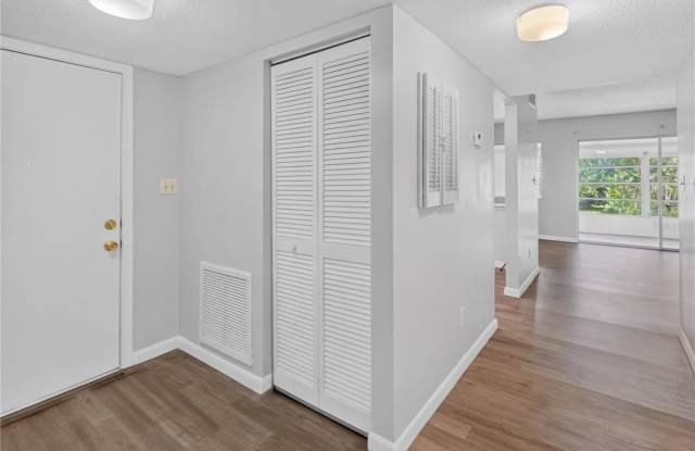 600 FAIRWAYS Circle Gallery 3