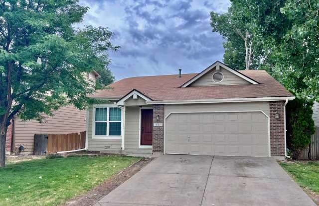 Quincy Creek 4 BD/3 BA Tri-Level Home with Vaulted Ceilings. New Paint Throughout! Cherry Creek Schools - 4181 South Lewiston Circle, Aurora, CO 80013